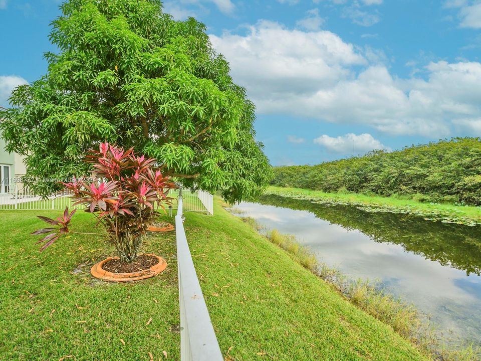 For Sale: $606,000 (3 beds, 2 baths, 1582 Square Feet)