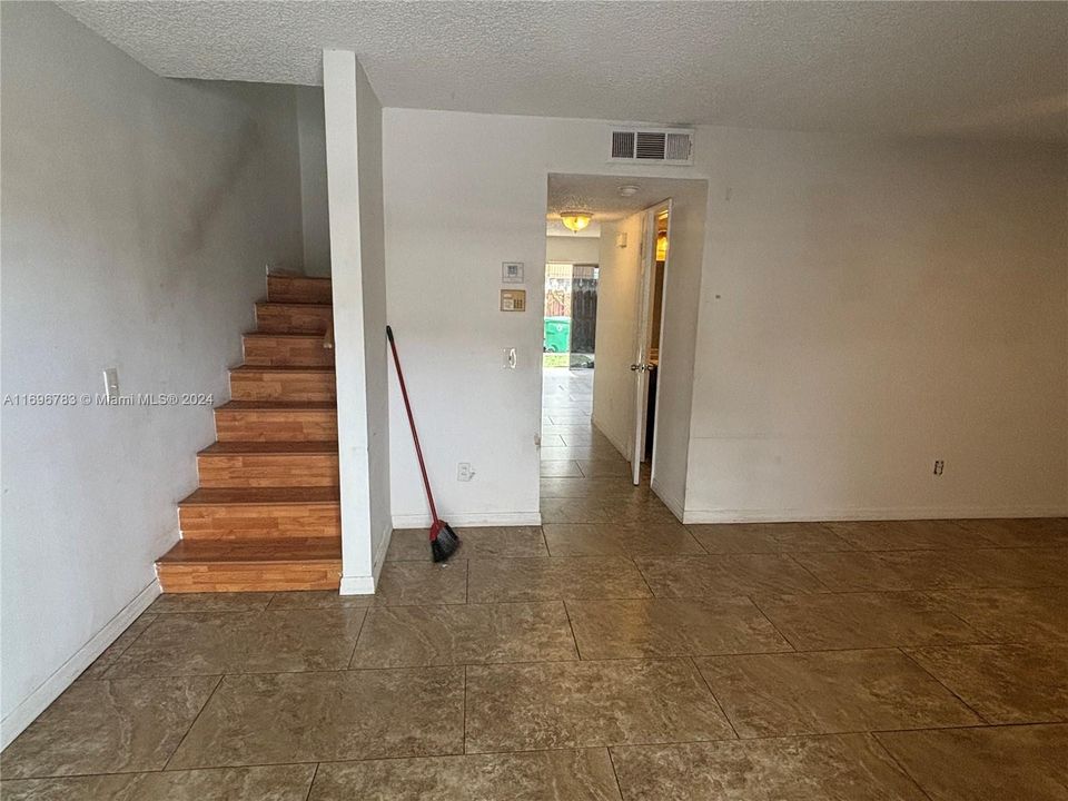 For Rent: $2,800 (3 beds, 2 baths, 1680 Square Feet)