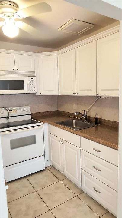 For Rent: $1,350 (1 beds, 1 baths, 646 Square Feet)