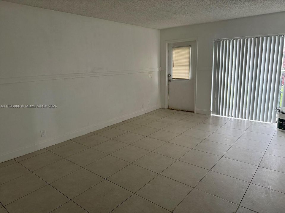 For Rent: $1,700 (2 beds, 1 baths, 753 Square Feet)