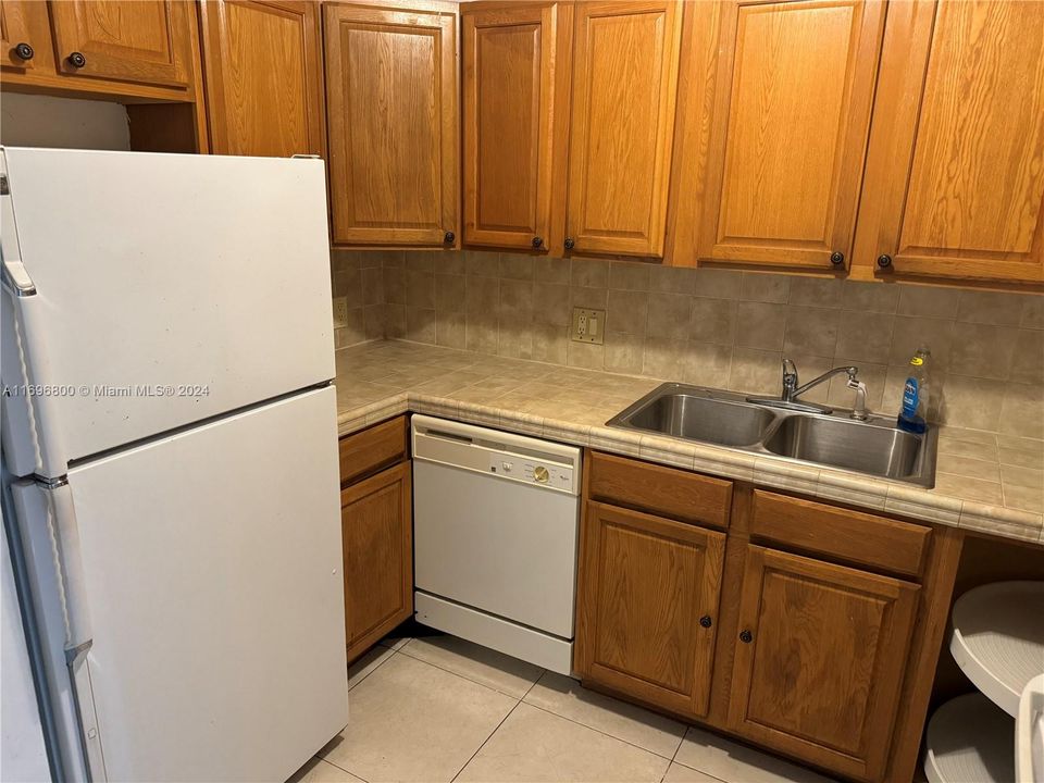 For Rent: $1,700 (2 beds, 1 baths, 753 Square Feet)