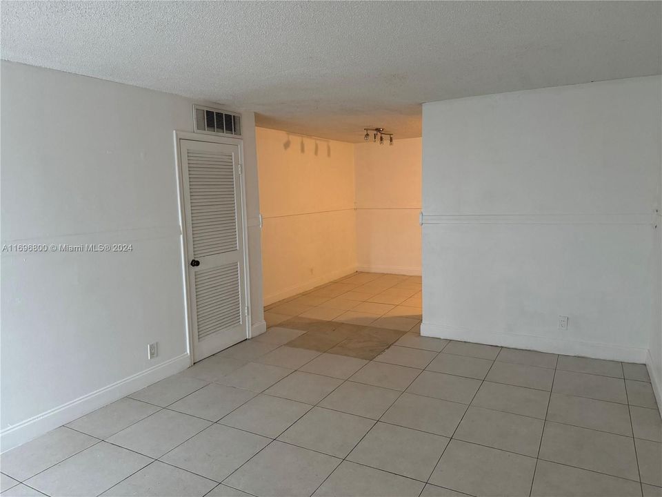 For Rent: $1,700 (2 beds, 1 baths, 753 Square Feet)