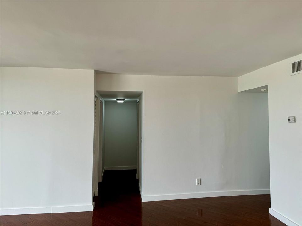 For Rent: $2,600 (2 beds, 2 baths, 963 Square Feet)