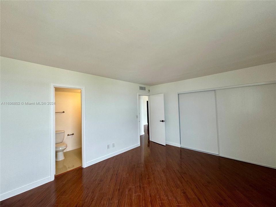 For Rent: $2,600 (2 beds, 2 baths, 963 Square Feet)