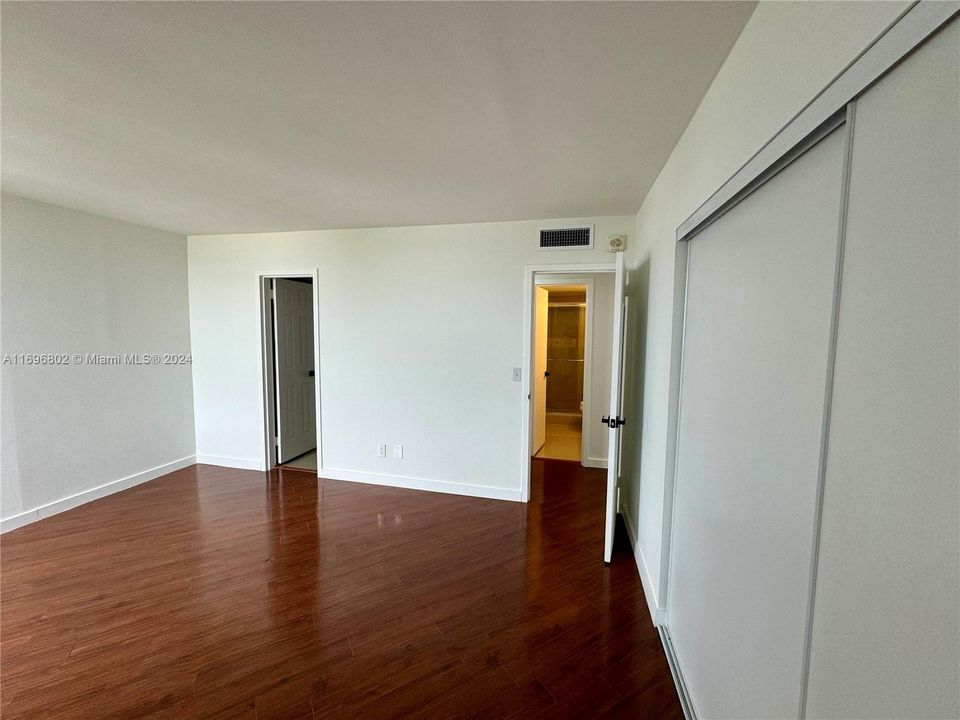 For Rent: $2,600 (2 beds, 2 baths, 963 Square Feet)