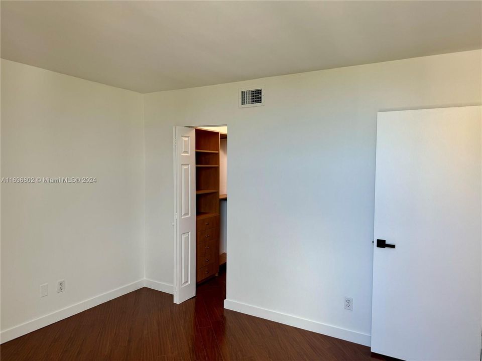 For Rent: $2,600 (2 beds, 2 baths, 963 Square Feet)