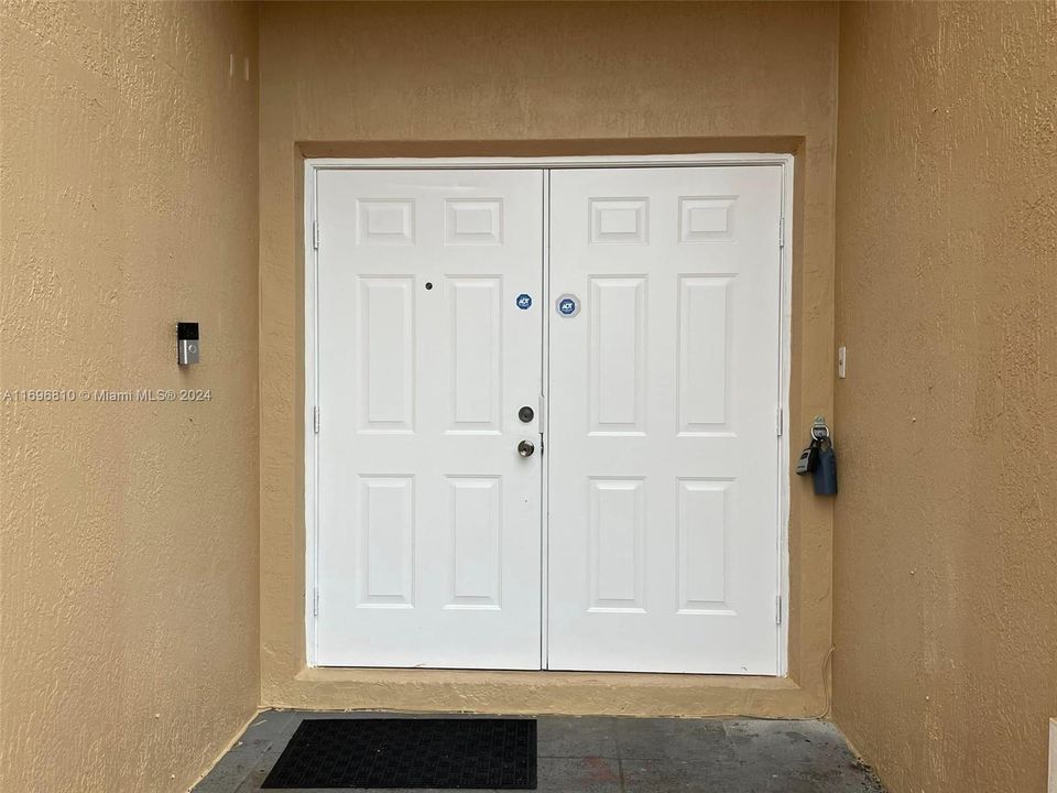 For Rent: $3,900 (4 beds, 3 baths, 2531 Square Feet)