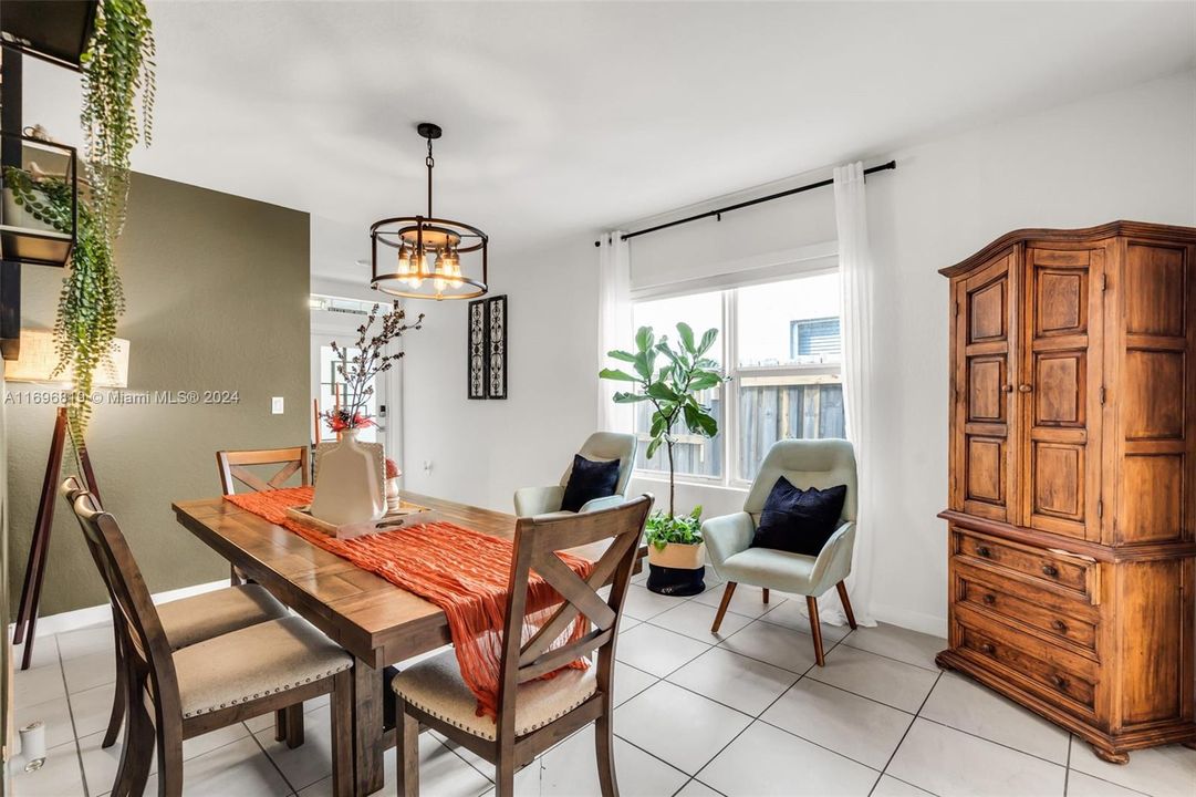 For Sale: $483,000 (3 beds, 2 baths, 1521 Square Feet)