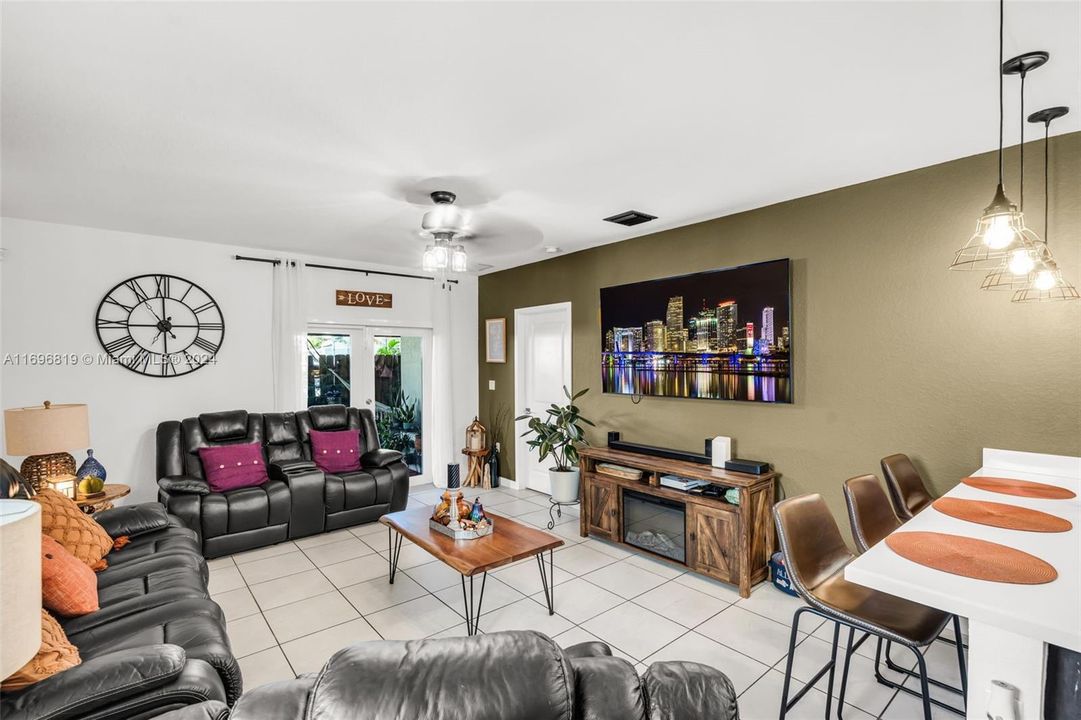 For Sale: $483,000 (3 beds, 2 baths, 1521 Square Feet)