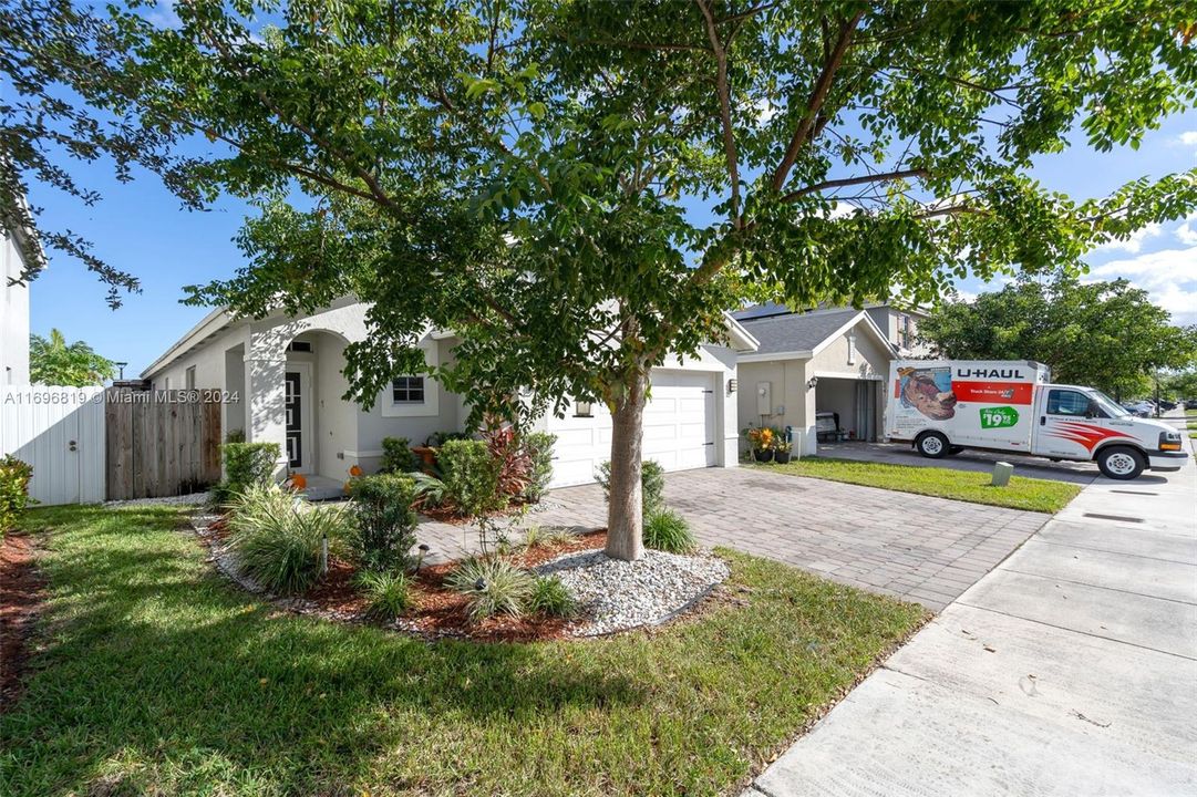 For Sale: $483,000 (3 beds, 2 baths, 1521 Square Feet)