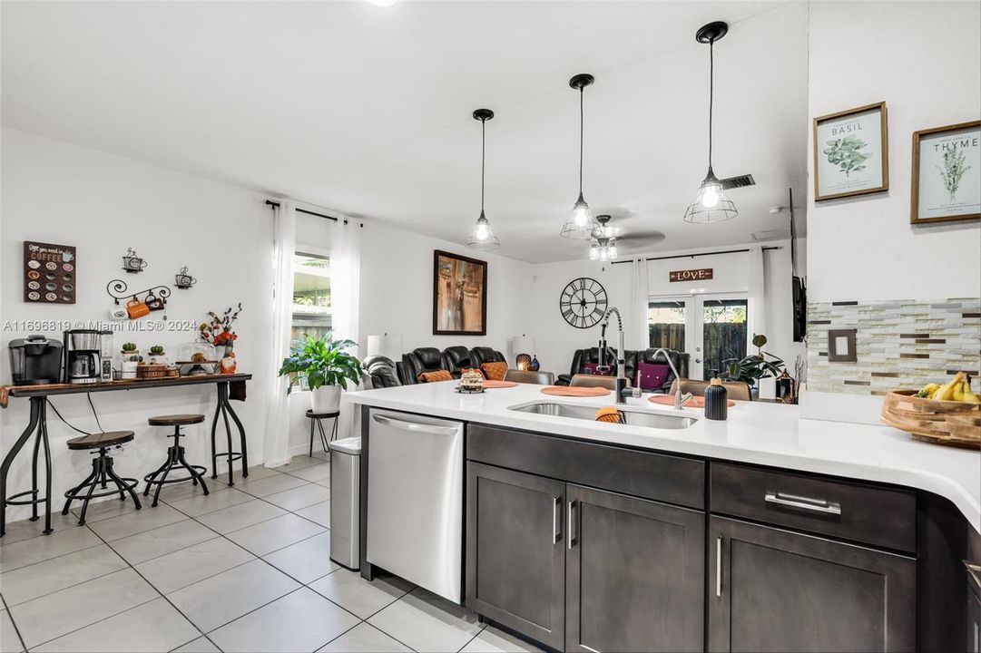 For Sale: $483,000 (3 beds, 2 baths, 1521 Square Feet)