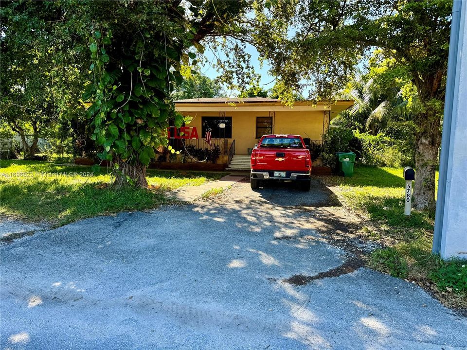 For Sale: $1,500,000 (5 beds, 3 baths, 2632 Square Feet)