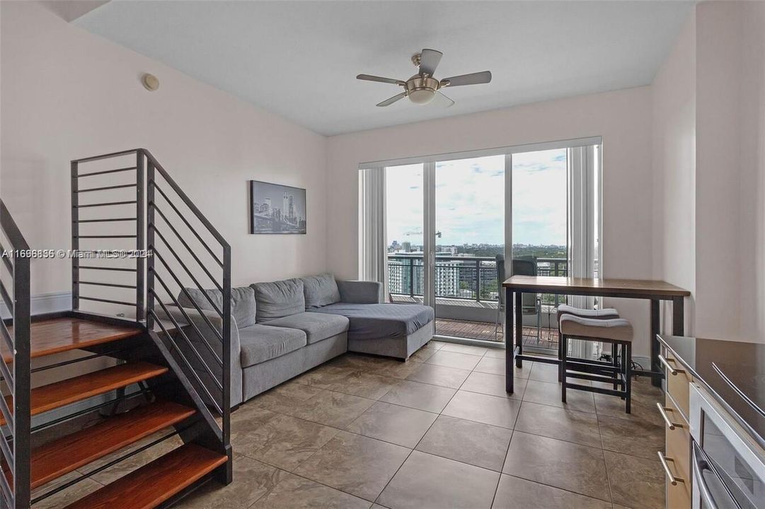 For Sale: $475,000 (1 beds, 1 baths, 595 Square Feet)