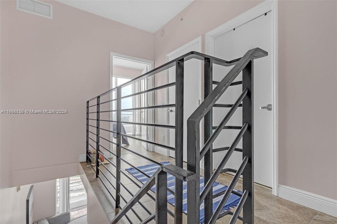 For Sale: $475,000 (1 beds, 1 baths, 595 Square Feet)