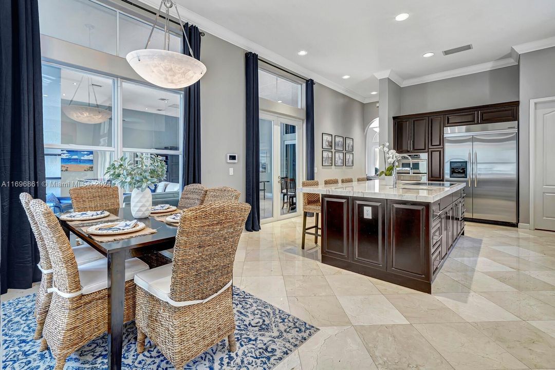 Breakfast nook-eat-in kitchen