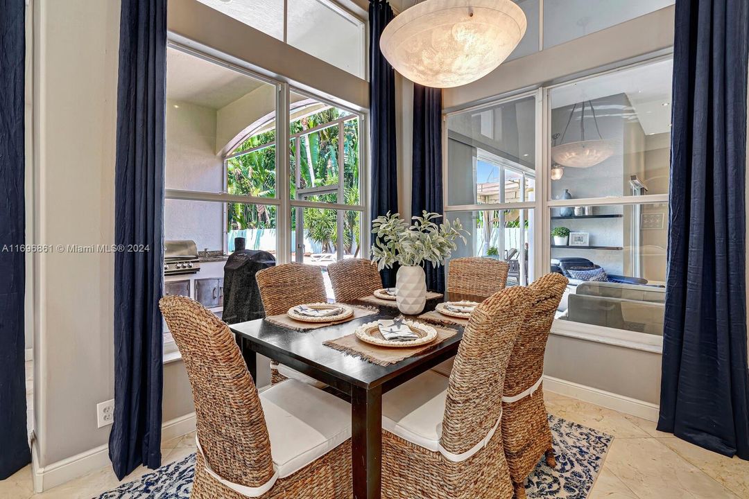 Breakfast nook-eat-in kitchen