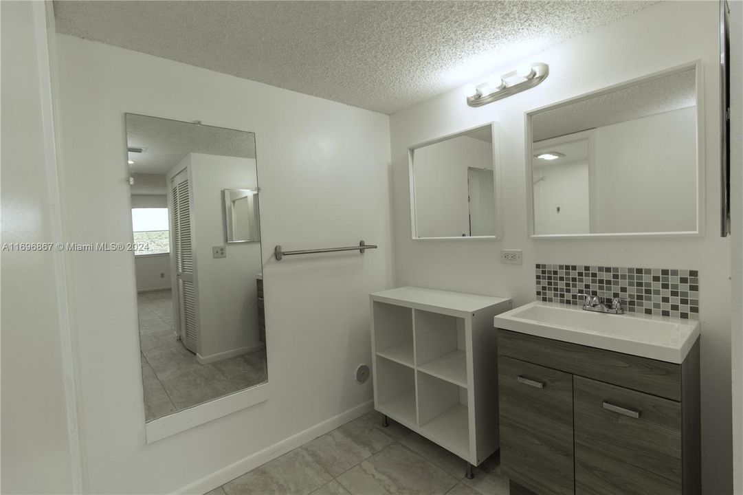 For Rent: $2,300 (2 beds, 2 baths, 1292 Square Feet)