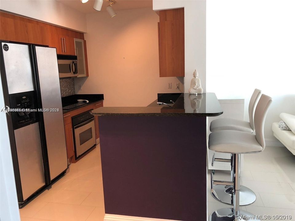 For Sale: $490,000 (1 beds, 1 baths, 846 Square Feet)