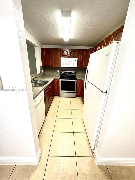 For Sale: $179,900 (2 beds, 2 baths, 1108 Square Feet)