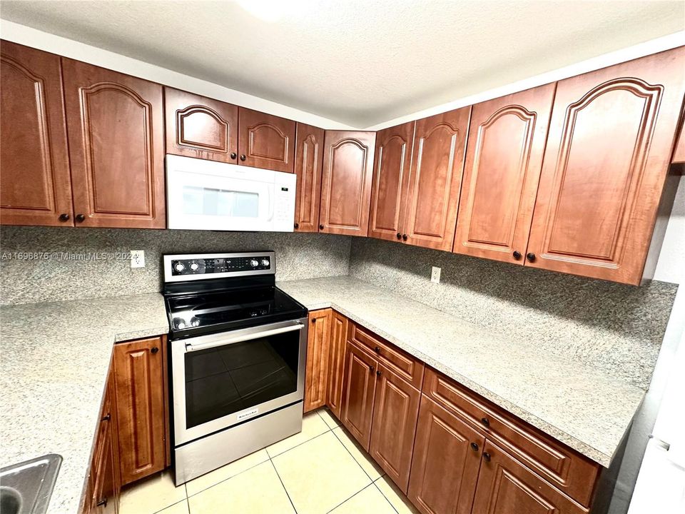 For Sale: $179,900 (2 beds, 2 baths, 1108 Square Feet)