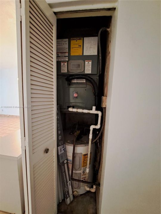 Air conditioning unit and water heater