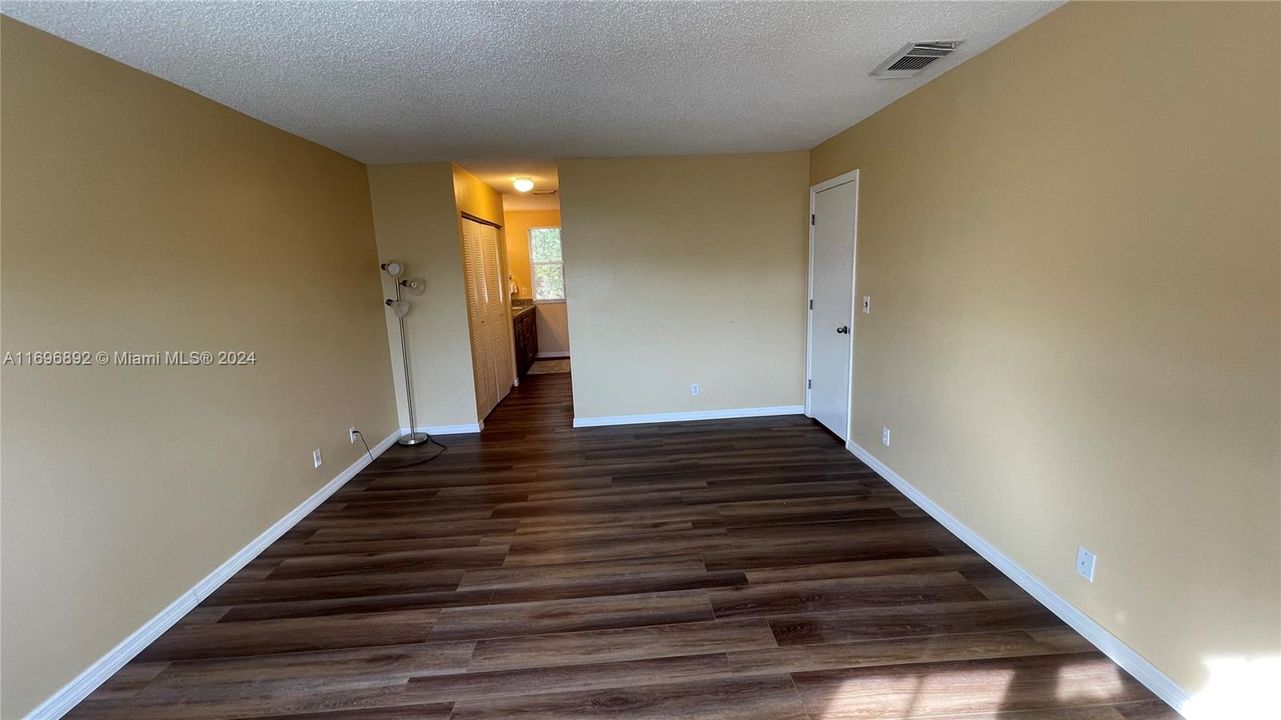 For Rent: $3,300 (3 beds, 2 baths, 1702 Square Feet)