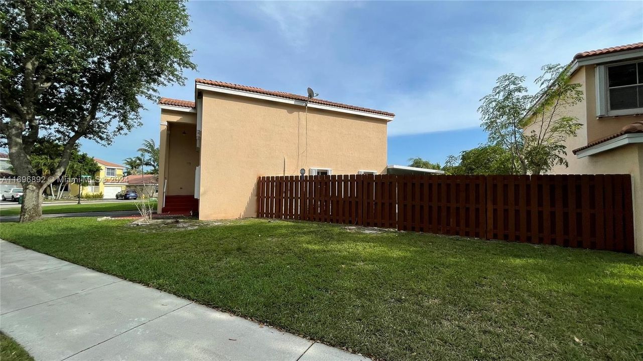 For Rent: $3,300 (3 beds, 2 baths, 1702 Square Feet)