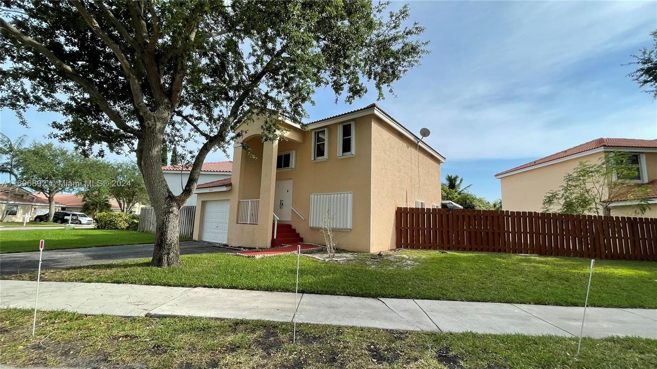 For Rent: $3,300 (3 beds, 2 baths, 1702 Square Feet)