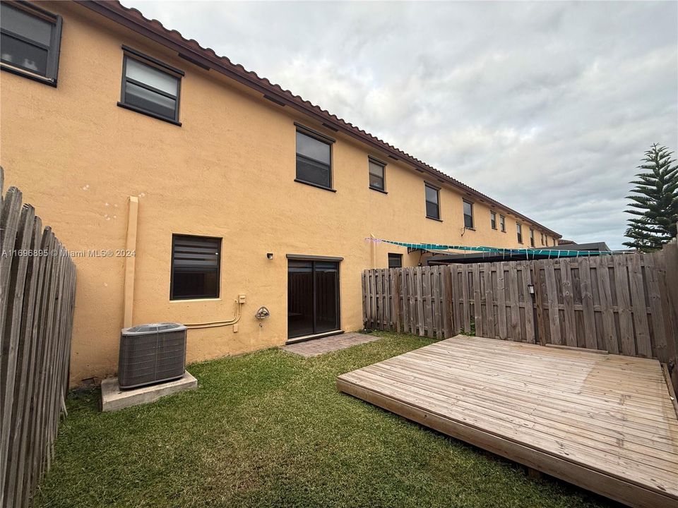 En Venta: $373,999 (3 camas, 2 baños, 1642 Pies cuadrados)