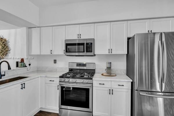 For Sale: $365,000 (2 beds, 1 baths, 1110 Square Feet)