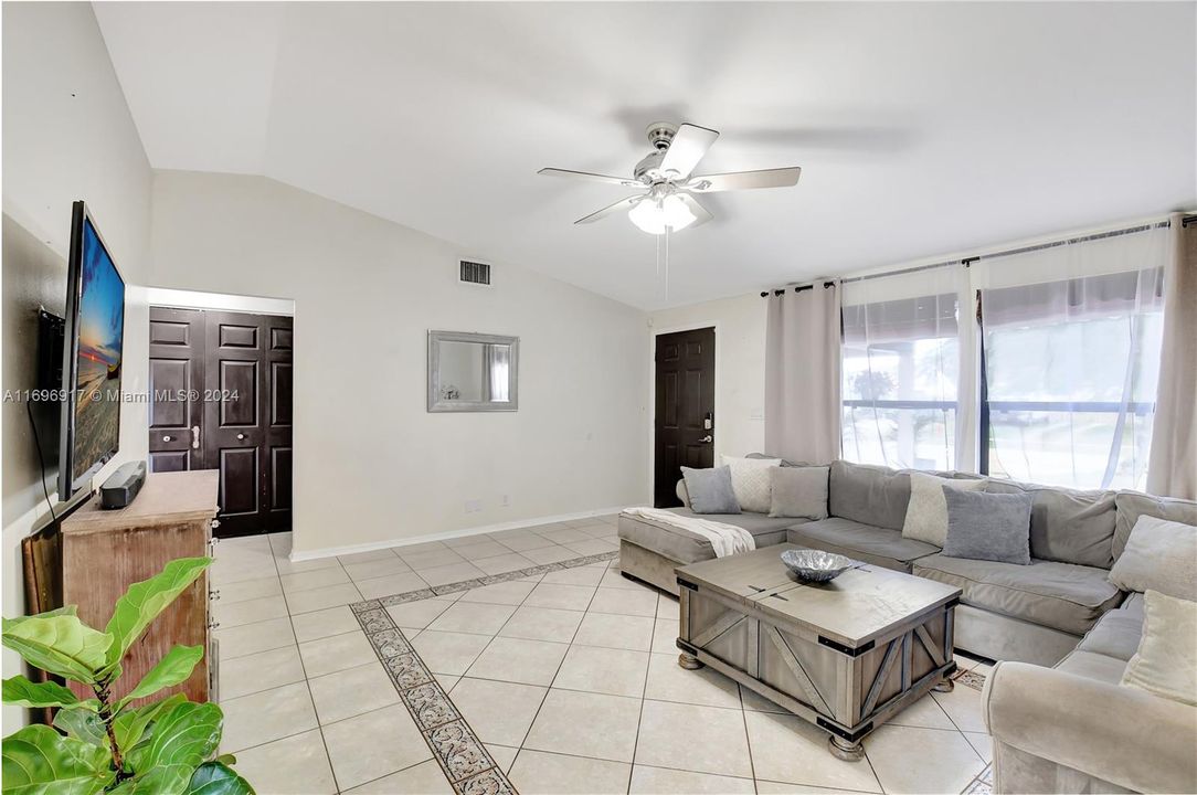 For Sale: $570,000 (3 beds, 2 baths, 1554 Square Feet)