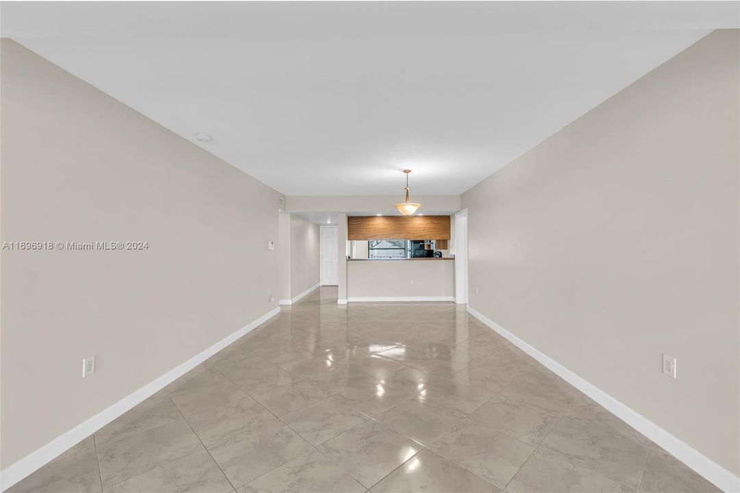 For Sale: $315,000 (2 beds, 2 baths, 1385 Square Feet)