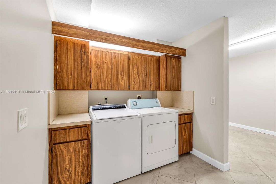 For Sale: $315,000 (2 beds, 2 baths, 1385 Square Feet)