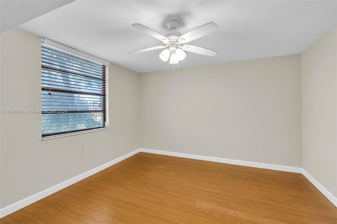 For Sale: $315,000 (2 beds, 2 baths, 1385 Square Feet)