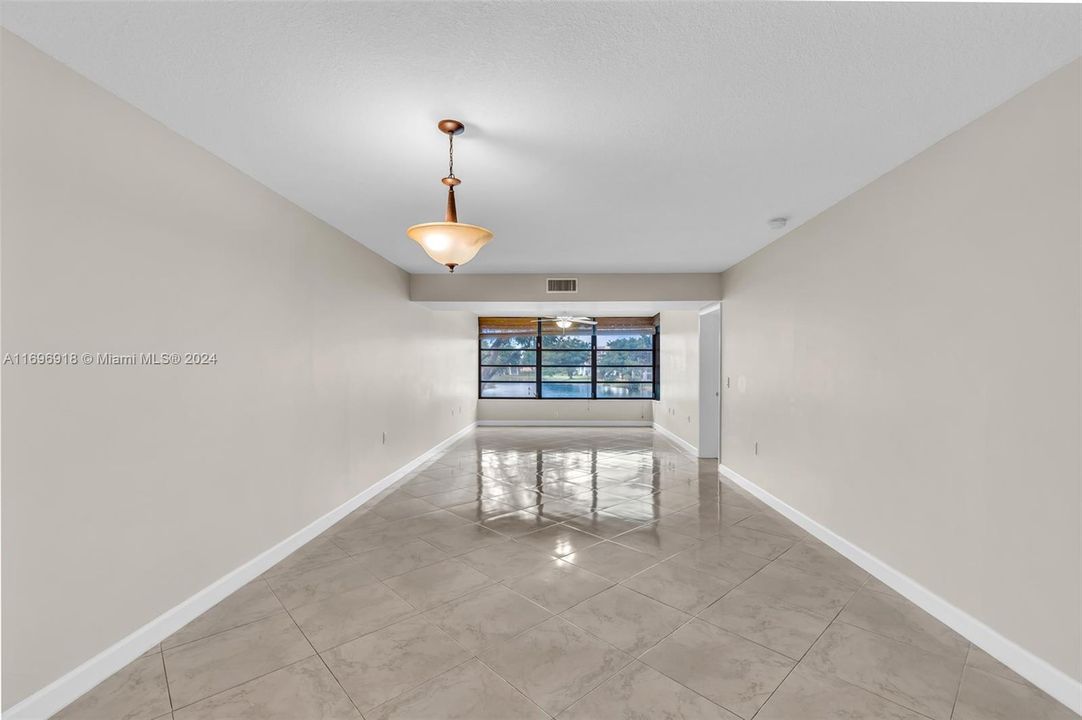 For Sale: $315,000 (2 beds, 2 baths, 1385 Square Feet)