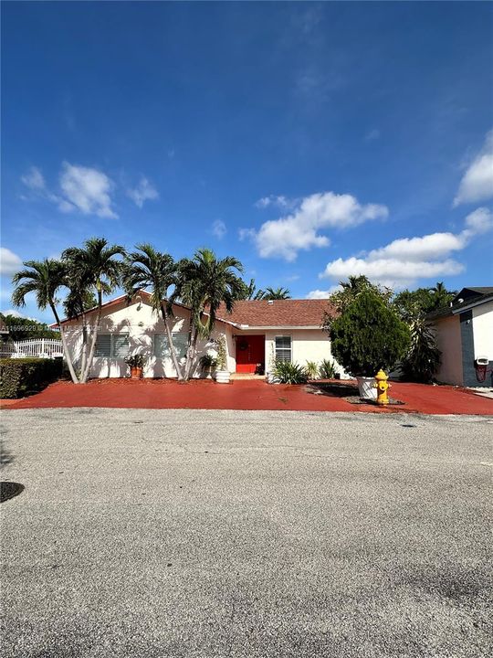 For Sale: $720,000 (3 beds, 2 baths, 1736 Square Feet)