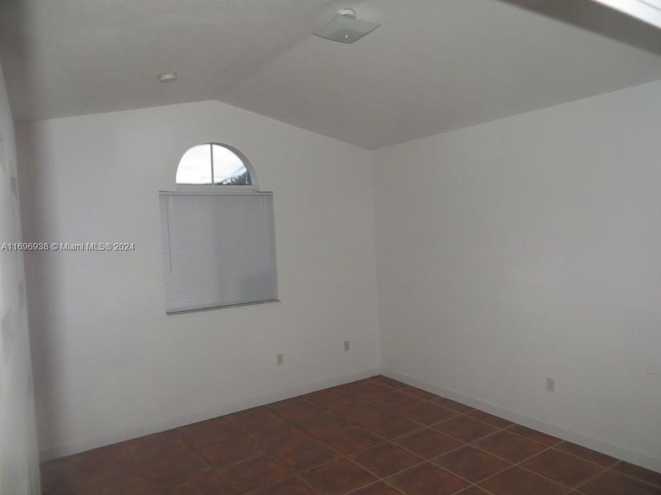 For Rent: $2,600 (3 beds, 2 baths, 1507 Square Feet)