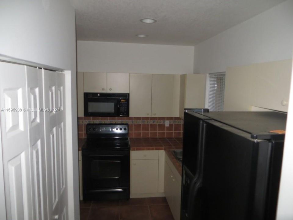 For Rent: $2,600 (3 beds, 2 baths, 1507 Square Feet)