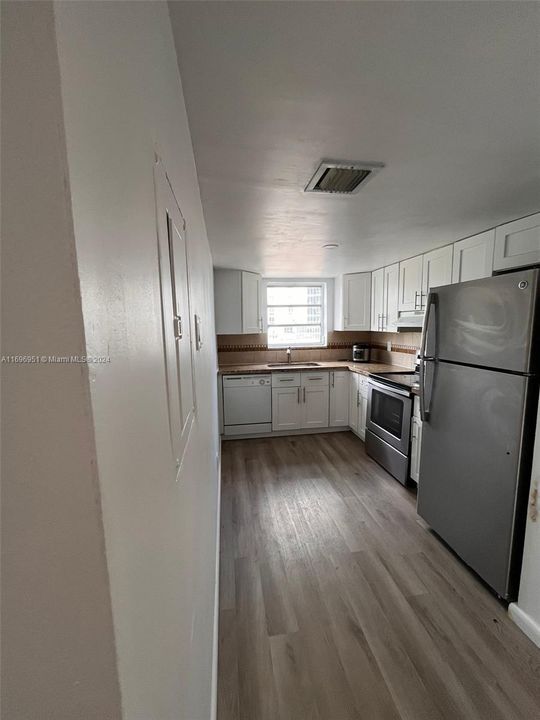 For Rent: $2,700 (3 beds, 2 baths, 840 Square Feet)