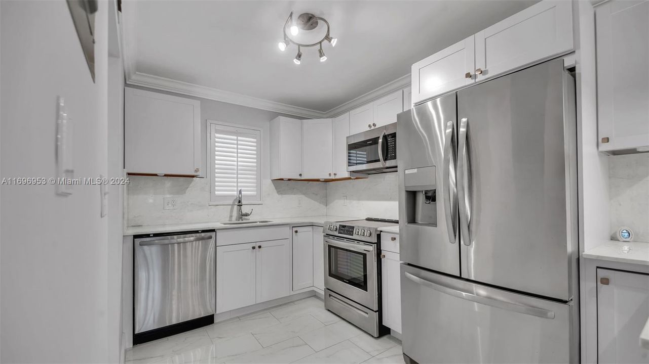 For Rent: $2,350 (2 beds, 2 baths, 908 Square Feet)