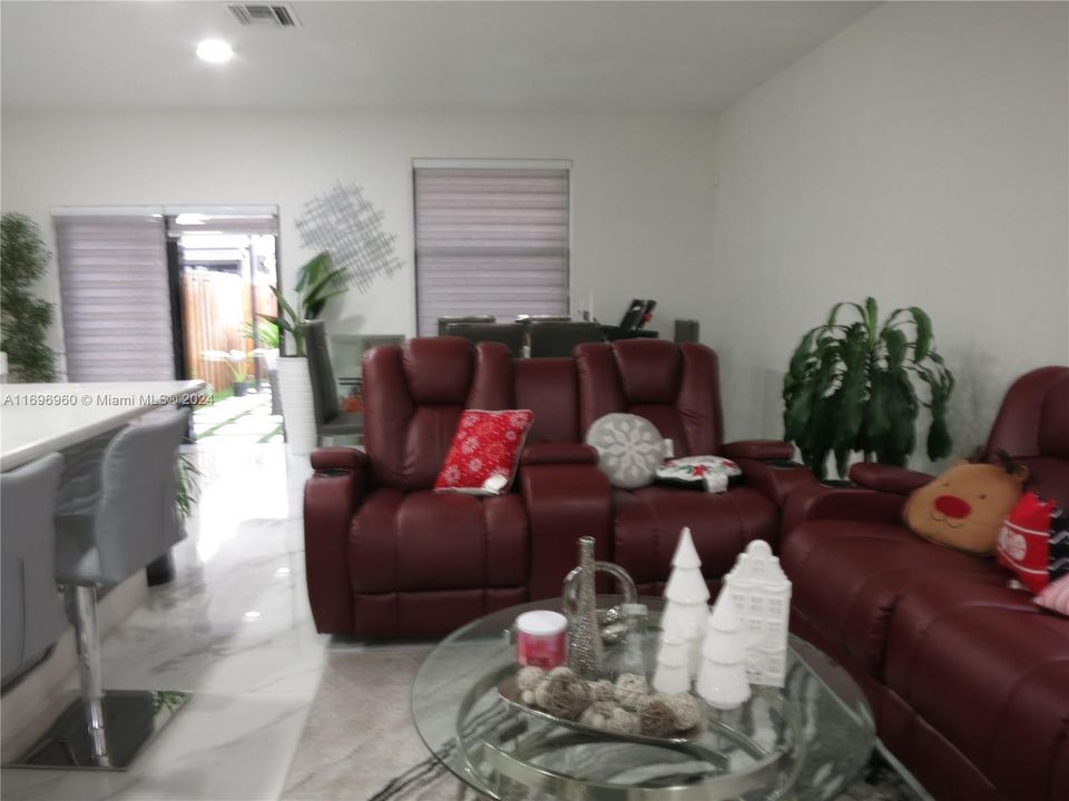 For Rent: $3,200 (3 beds, 2 baths, 1650 Square Feet)