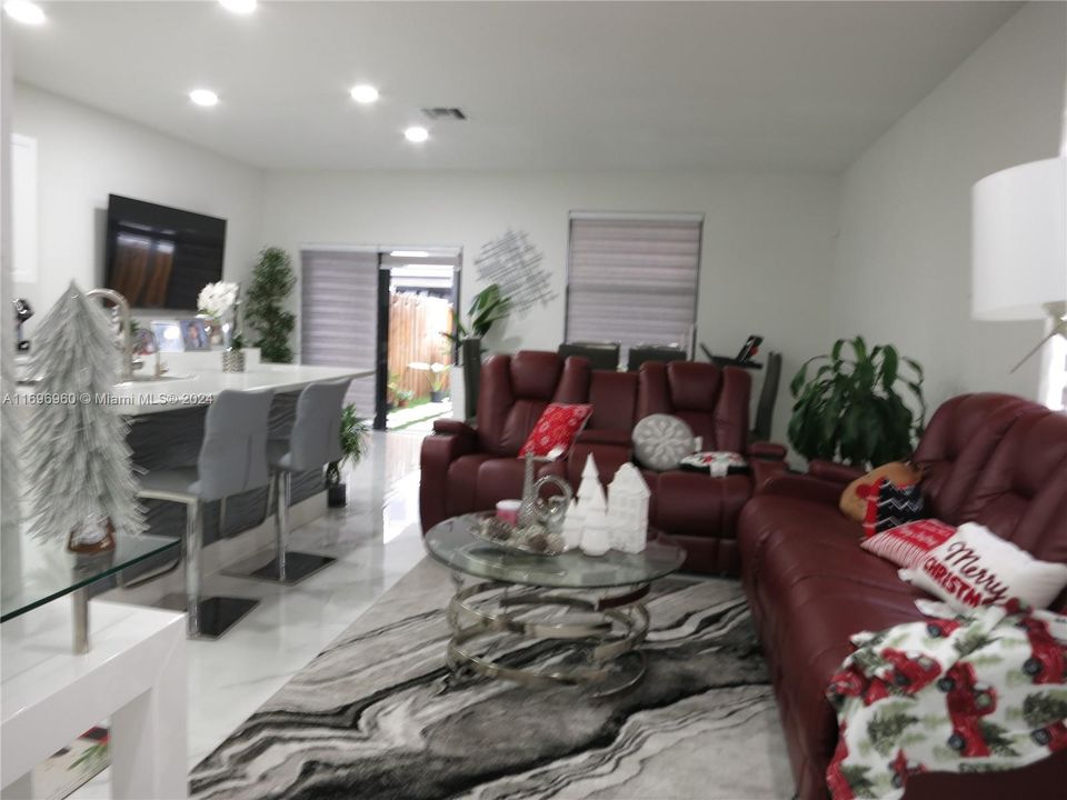 For Rent: $3,200 (3 beds, 2 baths, 1650 Square Feet)