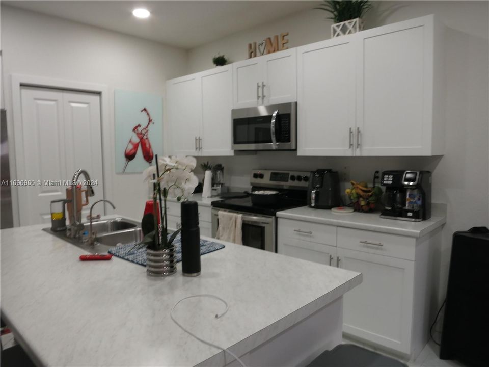 For Rent: $3,200 (3 beds, 2 baths, 1650 Square Feet)