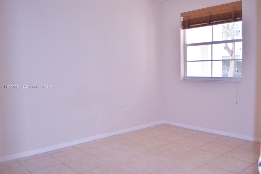 For Rent: $3,100 (2 beds, 2 baths, 1077 Square Feet)