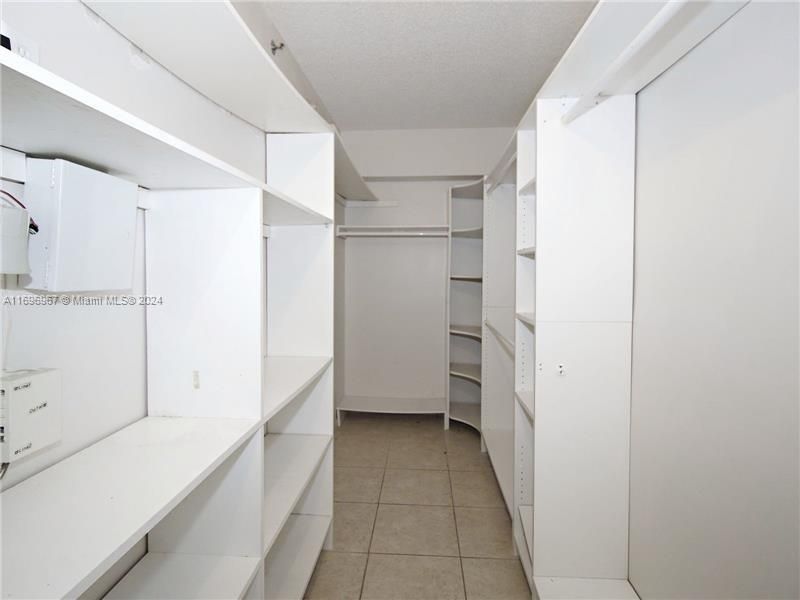 For Rent: $3,100 (2 beds, 2 baths, 1077 Square Feet)