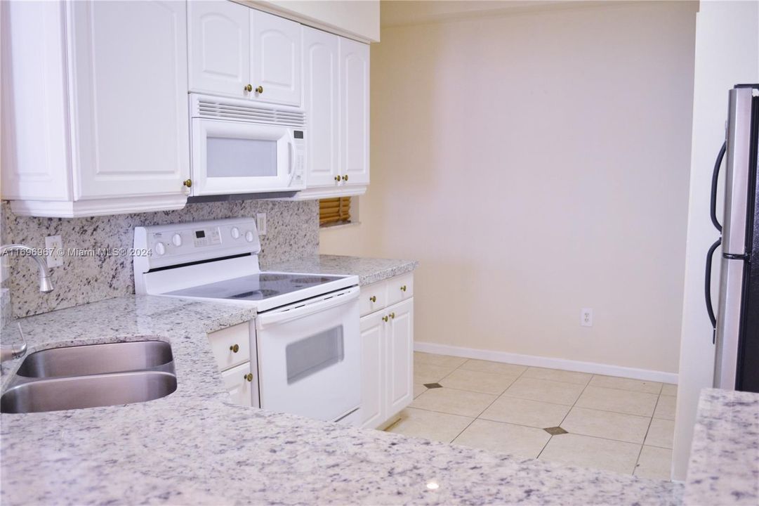 For Rent: $3,100 (2 beds, 2 baths, 1077 Square Feet)