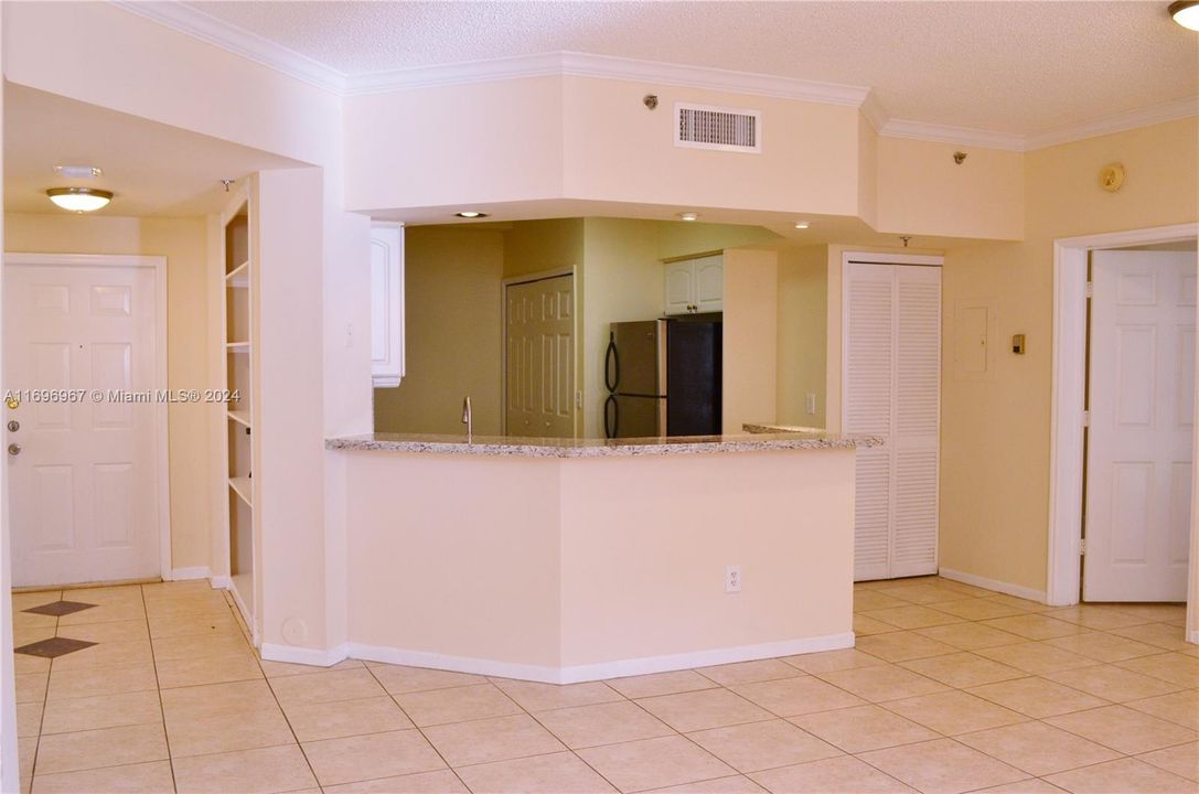 For Rent: $3,100 (2 beds, 2 baths, 1077 Square Feet)