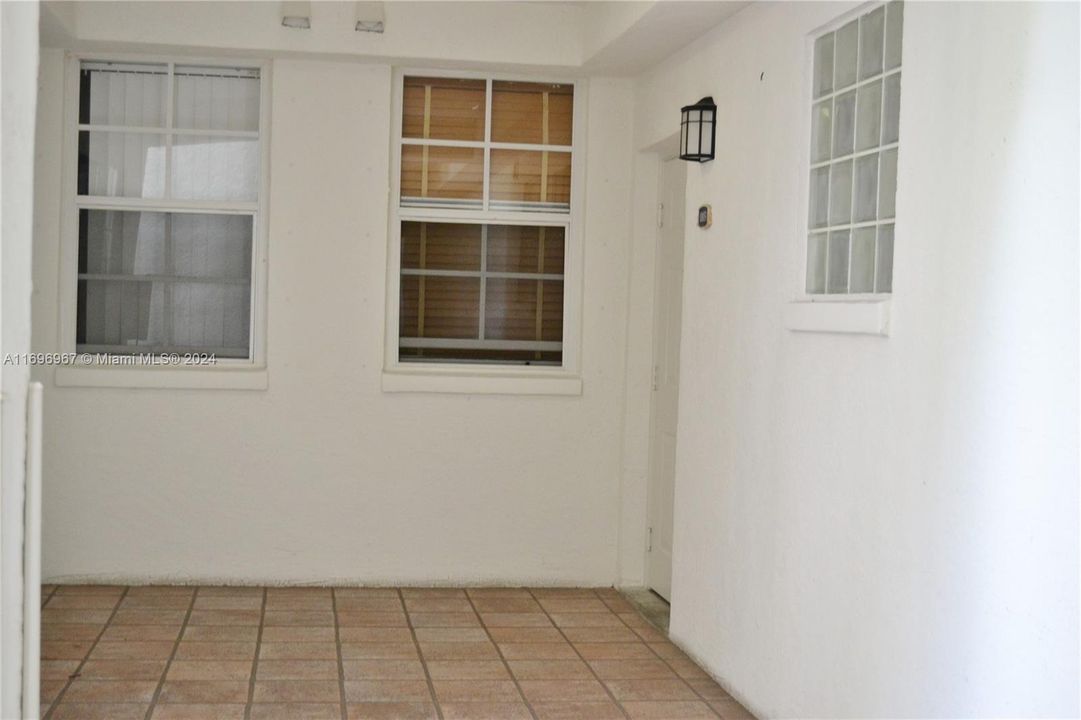 For Rent: $3,100 (2 beds, 2 baths, 1077 Square Feet)