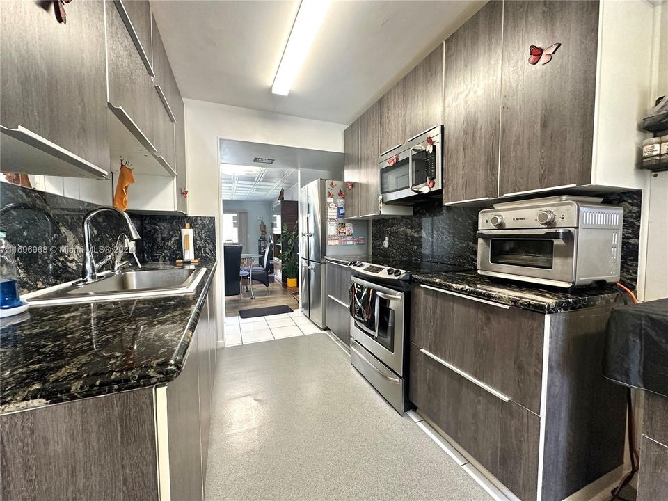 For Sale: $329,500 (2 beds, 2 baths, 1507 Square Feet)