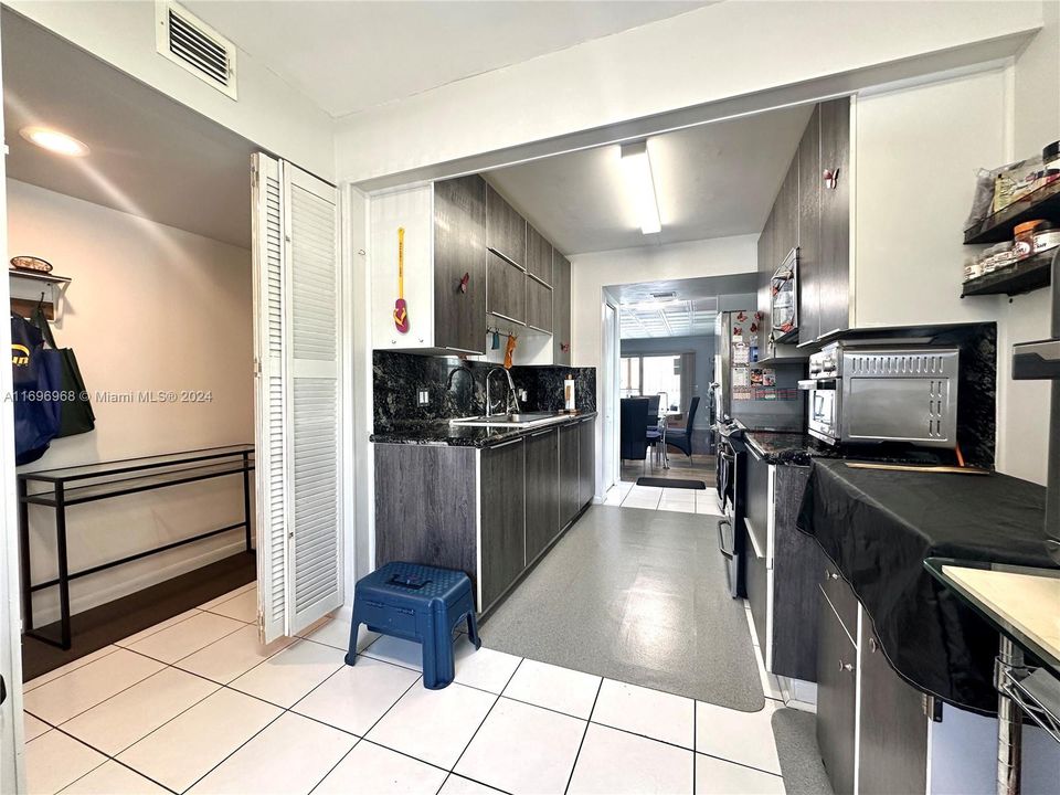 For Sale: $329,500 (2 beds, 2 baths, 1507 Square Feet)